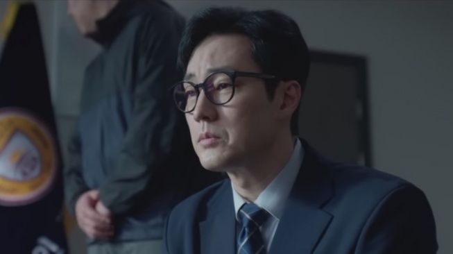 So Ji Sub Jadi Ayah dengan Masa Lalu Kelam di Drama Manager Kim
