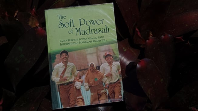 Ulasan Buku The Soft Power of Madrasah: Potret Inspiratif yang Tak Berisik