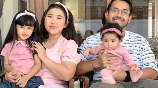 Liburan ke Jepang Tanpa Bawa Anak Angkat, Kiky Saputri Ungkap Faktanya