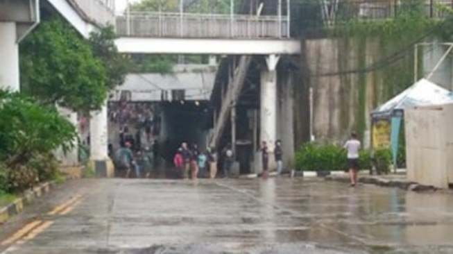 Begini Situasi Manggarai Sore Tadi, Tawuran Warga yang Bikin Rute Transjakarta Dialihkan