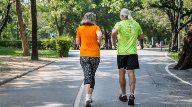 5 Ciri Sepatu Lari yang Sebenarnya Tidak Boleh Dipakai untuk Jalan Kaki Lansia, Jangan Asal Pilih