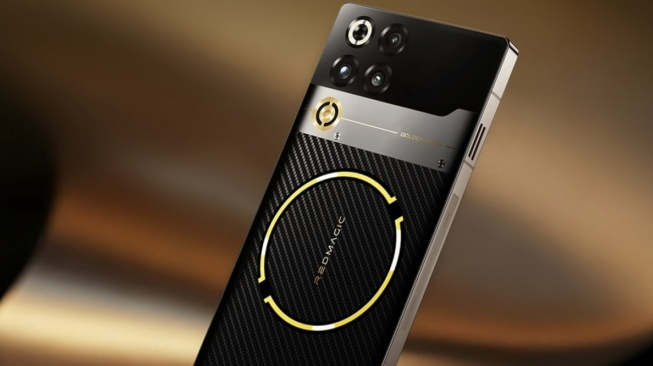 Red Magic 11 Pro Plus Golden Saga Edition. (Red Magic)
