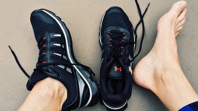 6 Sepatu Ortopedi Ternyaman untuk Kaki Datar, Tidak Bikin Sakit saat Jalan