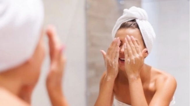 4 Gentle Cleanser Oat, Rahasia Jaga Kelembapan Skin Barrier Kulit Sensitif