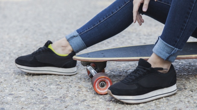 Terpopuler: Sepatu Jalan Kaki Lokal hingga Cushion Tidak Luntur yang Banyak Dicari