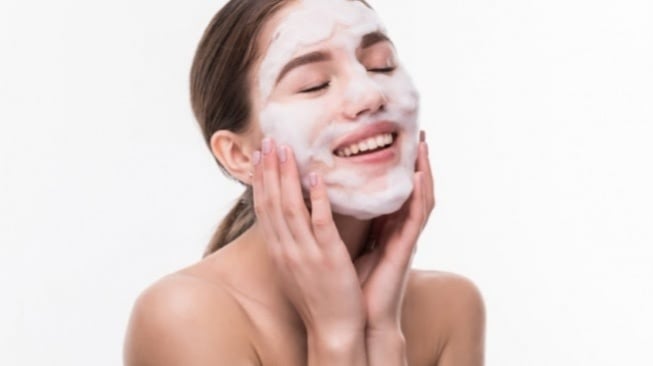 4 Facial Wash Lokal Licorice, Solusi Kulit Bersih dan Cerah Bebas Kusam