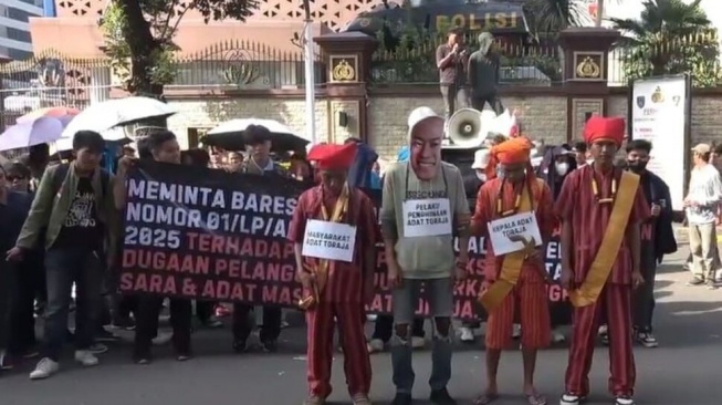 Polri Didesak Usut Kasus Penghinaan Pandji Pragiwaksono ke Adat Toraja