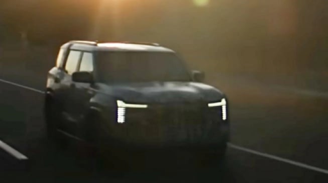 Tangkapan layar mobil yang diduga Mitsubishi Pajero dengan wajah Destinator (Carexpert)