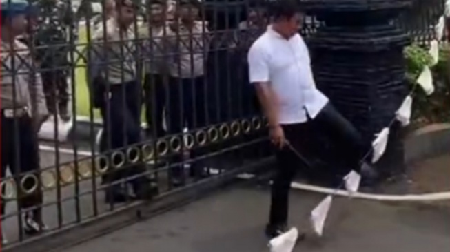 Protes Celana Dalam di Kudus. [Instagram/lambe_turah]