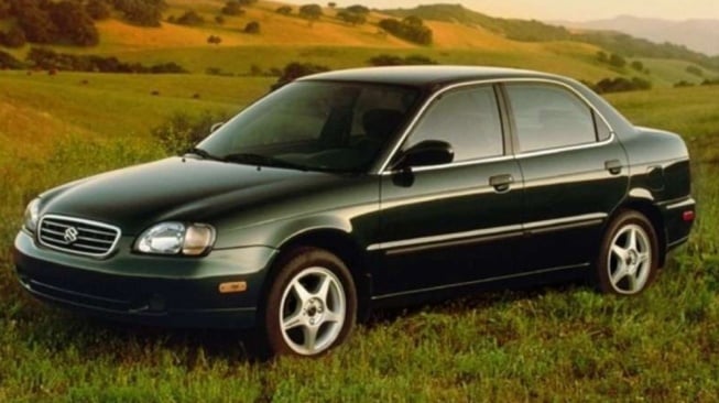 Suzuki Esteem 95. (Drive Place)