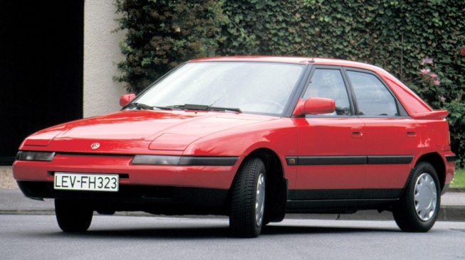 Mazda Astina 323. (Drive Place)