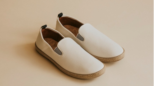 5 Rekomendasi Sepatu Slip On yang Super Ringan untuk Ibu Hamil, Nyaman Dipakai Seharian