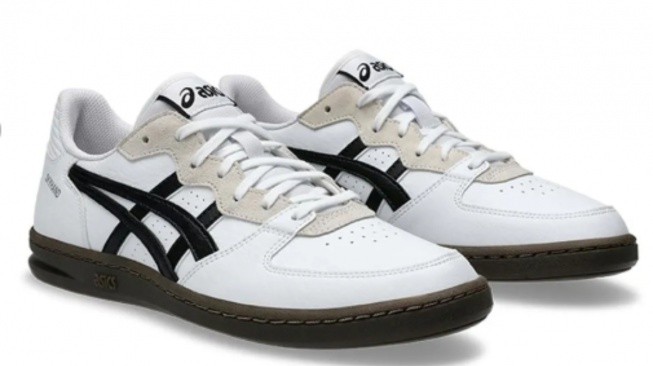Asics Skyhand OG Unisex Lifestyle Shoes - White. [Foot locker]