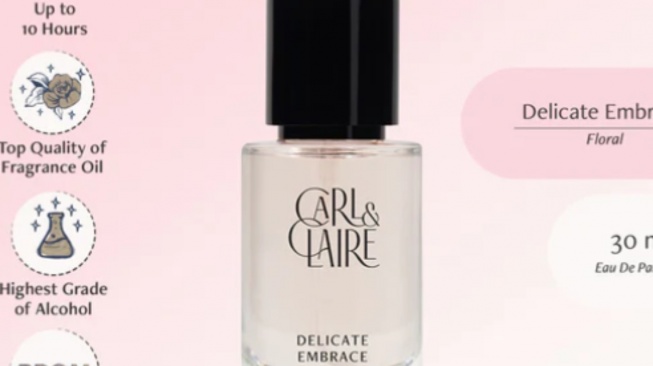 Carl & Claire - Delicate Embrace.