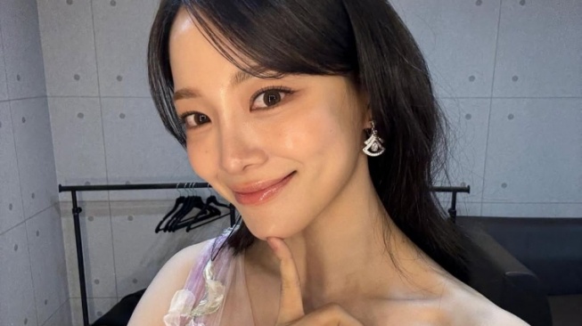 Nyaman dan Modis, Intip 4 Gaya OOTD Smart Casual ala Kim Se Jeong!