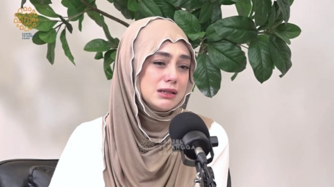 Cerita Celine Evangelista Sulit Belajar Salat