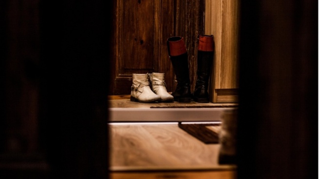 Siapakah Lelaki Bungkuk yang Ada di Rumah Vita Waktu Itu?