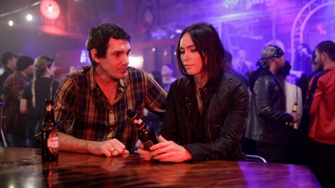 Film Midnight in the Switchgrass yang dibintangi Megan Fox dan Bruce Willis akan tayang Selasa (6/1/2026) malam ini pukul 23.00 WIB. [YouTube]