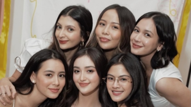 Mewah dan Fungsional, Menilik Detail Isi Bridesmaid Kit Ranty Maria