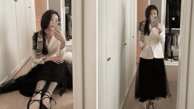 4 Ide Outfit Rok ala Bae Suzy, Feminin Banget!