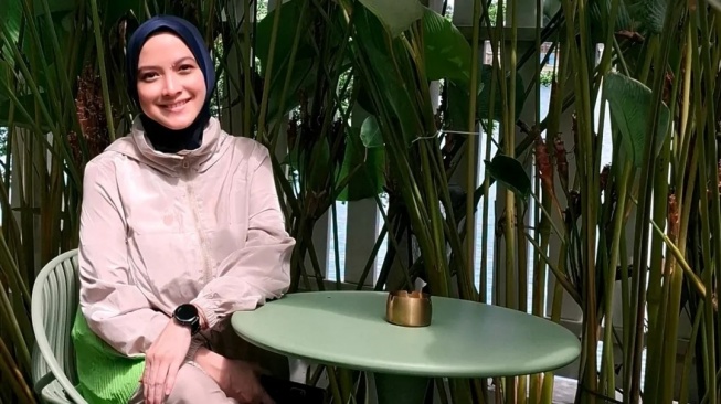 Andhara Early harus mengubur impiannya bisa slow living di usia 40, karena harus kembali bekerja mencari nafkah di dunia entertainment untuk anak-anaknya. [Instagram]