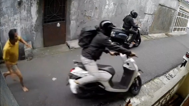 Kawanan Maling Motor Tembak Warga di Palmerah, Penjual Beras Jadi Korban