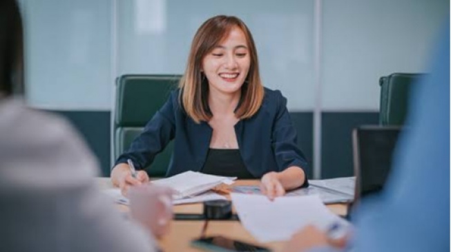 Sejak Kapan Gaji Minimum Jadi Benefit? Potret Buram Dunia Kerja Kita