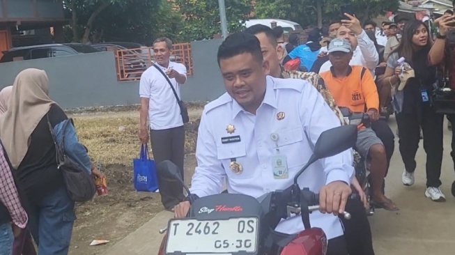 Prabowo Agenda Panen Raya di Karawang, Zulhas dan Bobby Naik Motor
