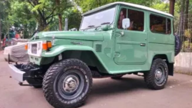 Toyota Hardtop Land Cruiser FJ 40. (olx.co.id)