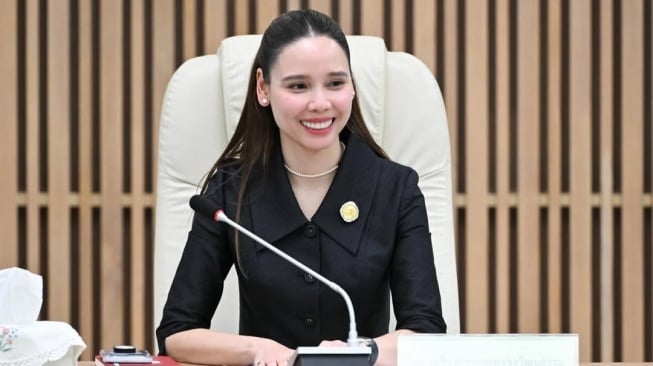 Sabida Thaiseth, Muslimah Pertama di Kabinet Thailand yang Mengusung Wajah Baru Kebudayaan