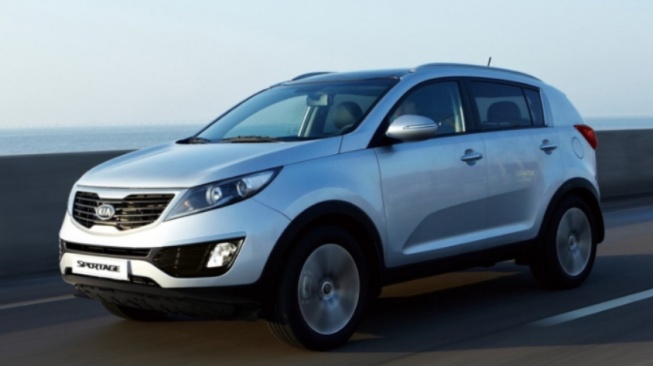 Harga Beda Tipis, Mending KIA Sportage atau Mitsubishi Outlander?