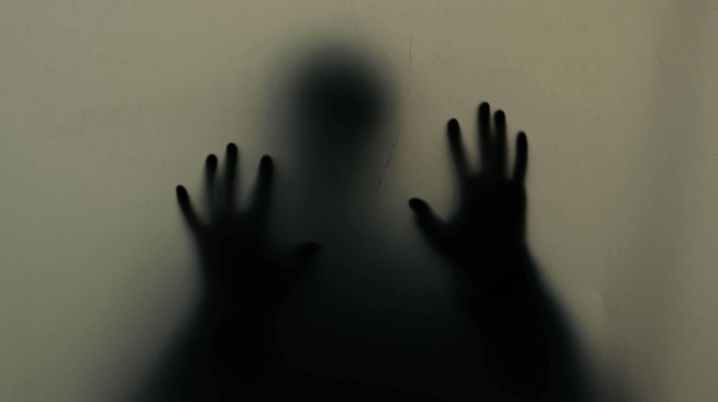Hantu Tanpa Wajah Meregang Nyawa