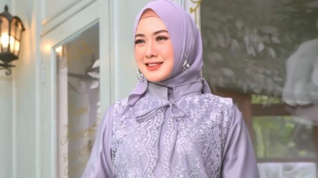 Apa Itu Rompi Lepas? Diprediksi Jadi Tren Baju Lebaran 2026