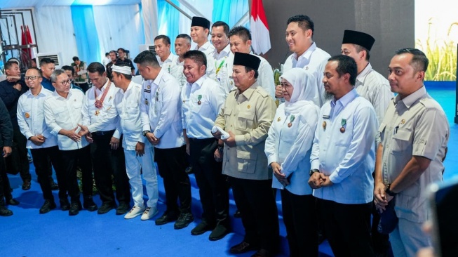 Gubernur Sulsel Terima Satyalancana Wira Karya dari Presiden Prabowo