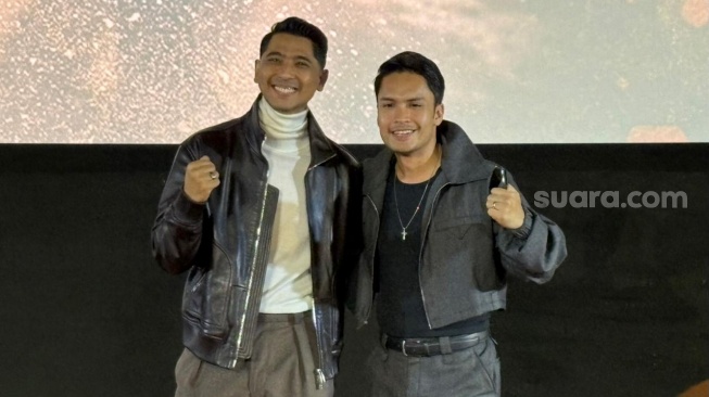 Momen Arya Saloka dan Randy Pangalila 'Adu Jotos' saat Konferensi Pers