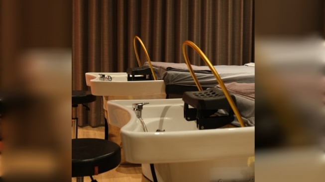 Perawatan Kerontokan dan Ketombe, Onsen Hair & Scalp Therapy di Dermies Max Aesthetic Clinic by ERHA (Dok. Istimewa)