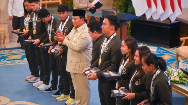 Prabowo Serahkan Bonus Rp465,25 Miliar untuk Atlet SEA Games 2025 di Istana Negara