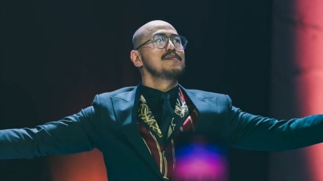 Flash Disk Berisi Konten Netflix Jadi Barbuk Kasus Pandji Pragiwaksono, Apakah Ini Pembajakan?