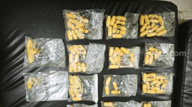 Direktorat Tindak Pidana Narkoba Bareskrim Polri bersama Bea Cukai Bandara Soekarno-Hatta menggagalkan penyelundupan narkotika jenis sabu seberat lebih dari 1,6 kilogram. (Foto dok. Polisi)