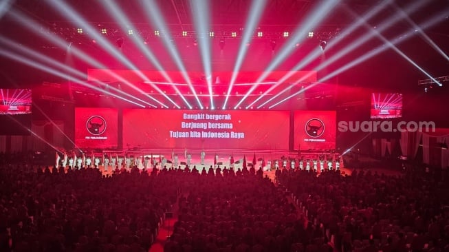 PDIP menggelar perhelatan akbar Rapat Kerja Nasional (Rakernas) I Tahun 2026 yang dirangkaikan dengan peringatan HUT ke-53 partai di Beach City International Stadium (BCIS), Ancol, Jakarta Utara, Sabtu (10/1/2026). (Suara.com/Bagaskara)