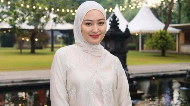 Sosok Puteri Modiyanti yang Curi Perhatian di Acara Siraman Darma Mangkuluhur