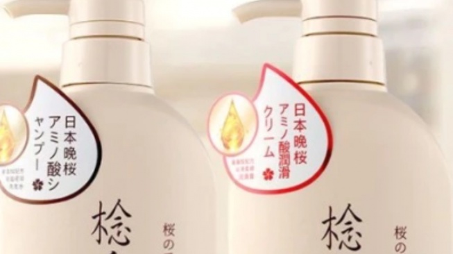  Sakura Shampoo. [Shopee]