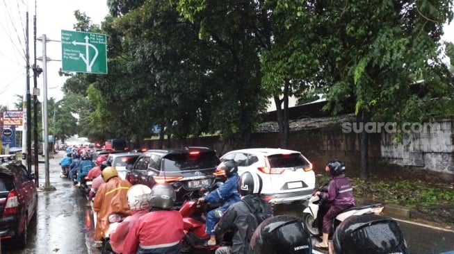 Data Genangan dan Banjir Pagi Ini: Ketinggian Air di Pasar Minggu Mencapai Hampir Satu Meter