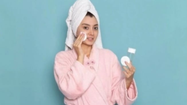 4 Micellar Water Kandungan Rose Water Bikin Kulit Lembap, Cerah, dan Segar