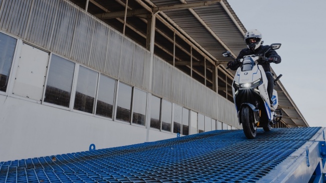 Sepeda Listrik Stareer 5 Lit Andalkan Dua Baterai dengan Jarak Tempuh 130 KM