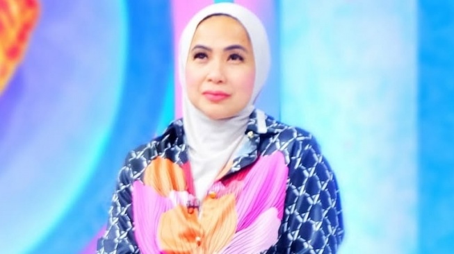 Usai Baca Buku Aurelie Moeremans, Feni Rose Ungkap Penyesalan