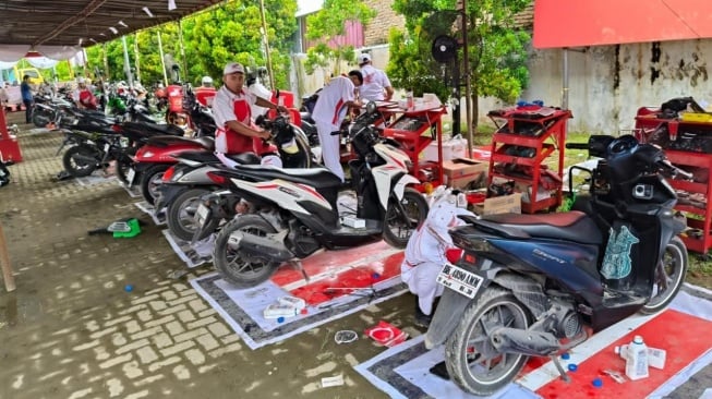 AHM Gelar Service Motor Gratis Dukung Pemulihan Bencana di Sumatera
