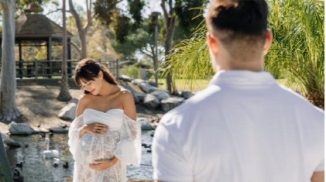Makin Menawan! 7 Potret Maternity Shoot Aurelie Moeremans di California