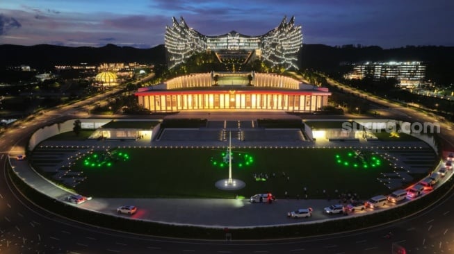 Suasana Ibu Kota Nusantara atau IKN di malam hari. (Suara.com/Novian)