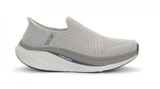 7 Sepatu Skechers Wanita Tanpa Tali, Simple Cocok untuk Usia 45 Tahun ke Atas